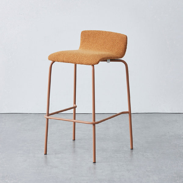 ファブリックとフレームが同系色のワントーンカラーで、空間に馴染む主張しないデザインです。 #ライトグレー