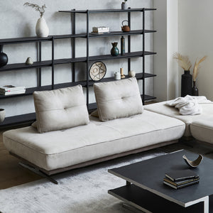 クッションは最大2個まで並べることができます(160cmソファの場合) #PLT111 プラチナグレー×PLT112 ヨーロピアングレー（プライムレザーテックス）