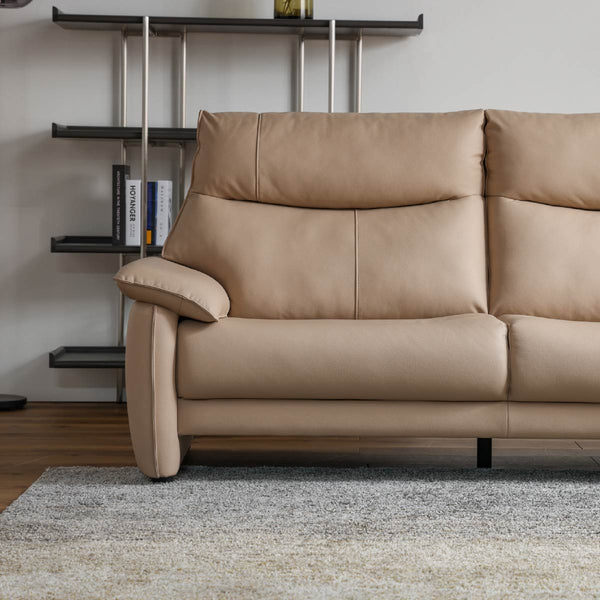 座面にはフィット感があり、快適な座り心地であるバケットシート型を採用しました。 #FLT04コーラルベージュ