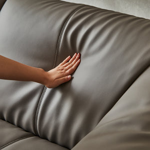 背面は程良く硬さを残しつつ、優しいタッチの仕上がりに。 #SILT24 スレートグレー（シルキーレザーテックス）