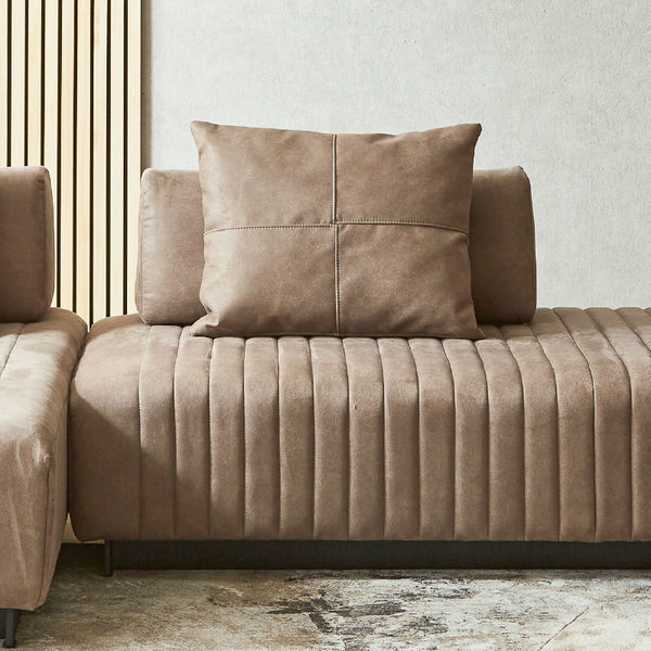 十字のステッチが、お部屋にアクセントを添えます。 #LT01 キャメル（レザーテックス アニリン）