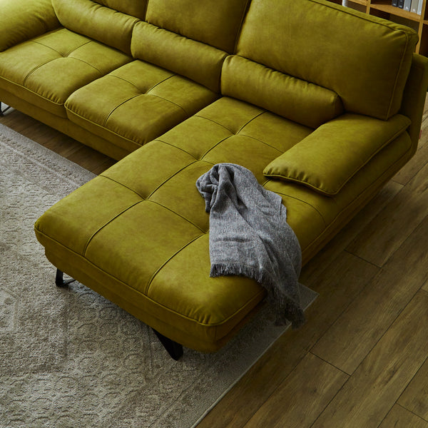 座面には高密度ウレタンフォームを使用しており、しっかりとした座り心地です。 #PLT111 プラチナグレー（プライムレザーテックス）