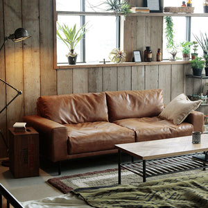 ビンテージテイストのお部屋のアクセントになるソファ。 #オーカーブラウン（スーパーレザーテックス）