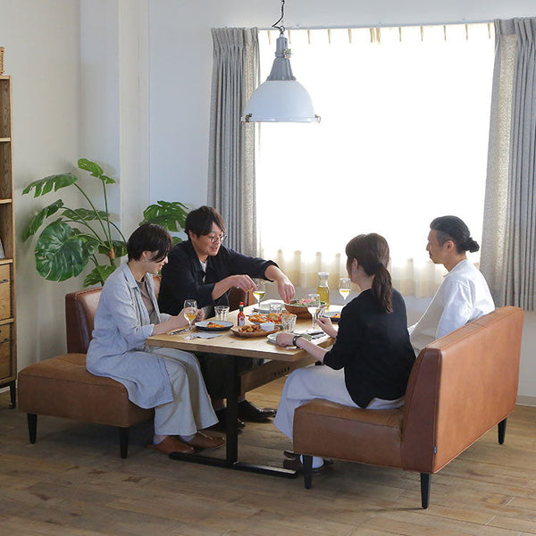 来客時は対面式、通常はカウチソファにしてレイアウトを変えることも可能です。 #ブラウン