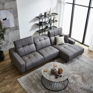 高密度ウレタンフォームを使用することで、座面も沈み込まずしっかりとした座り心地を実現。（写真は左カウチ） #LT01 キャメル（レザーテックス アニリン） #左カウチ