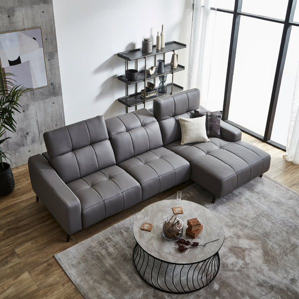 高密度ウレタンフォームを使用することで、座面も沈み込まずしっかりとした座り心地を実現。（写真は左カウチ） #LT01 キャメル（レザーテックス アニリン） #左カウチ