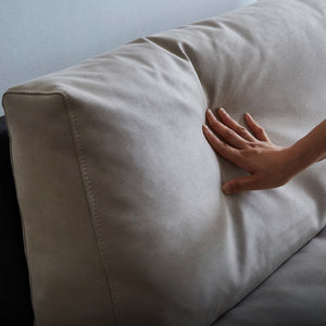 張地にはレザーテックス生地を使用。夏は通気性が良く、冬はひんやりしにくいので年中快適に過ごせます。 #PLT111 プラチナグレー×ET82 ロイヤルブラック（プライムレザーテックス） #左カウチ