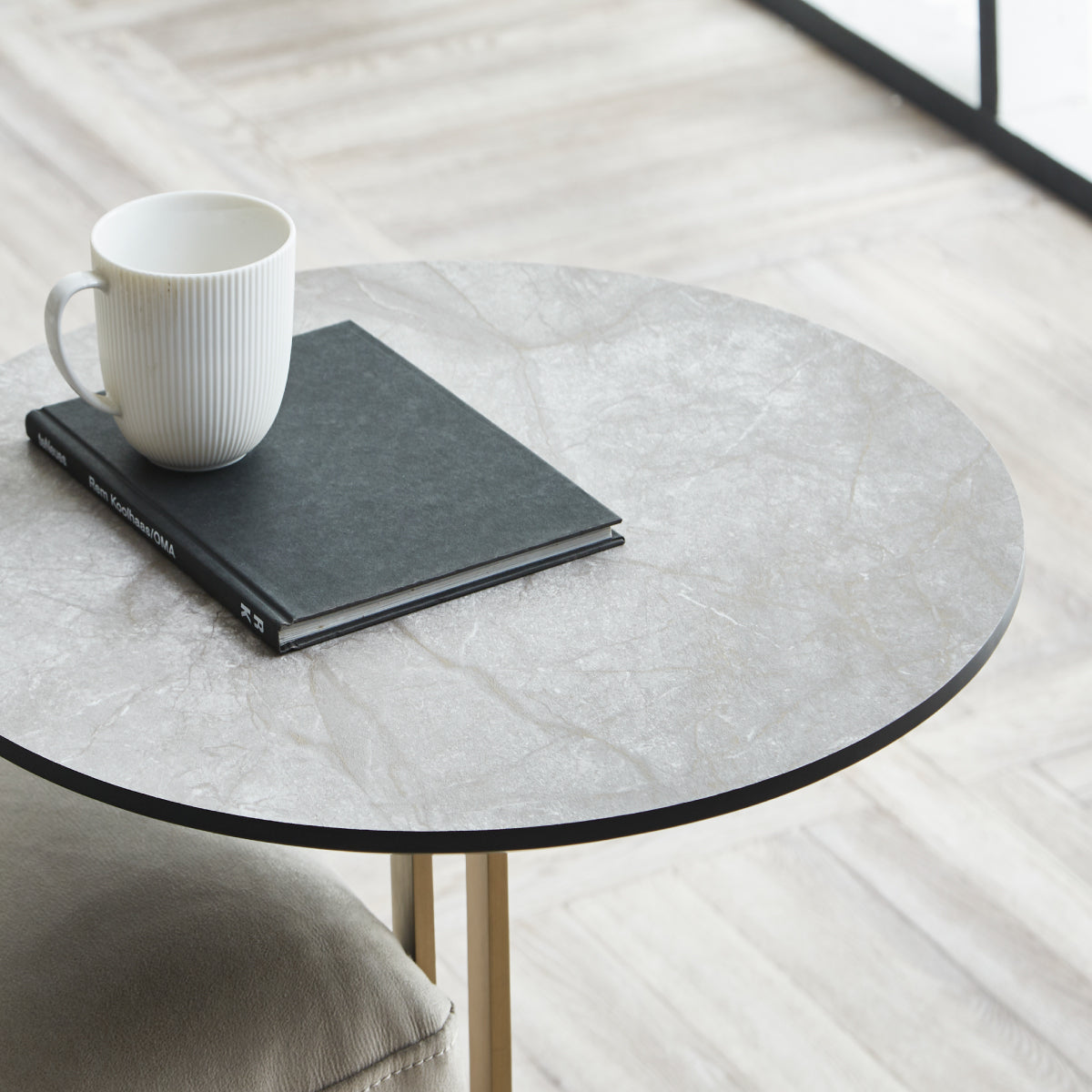 イタレーヌ サイドテーブル ラウンド脚 ｜関家具公式通販サイト