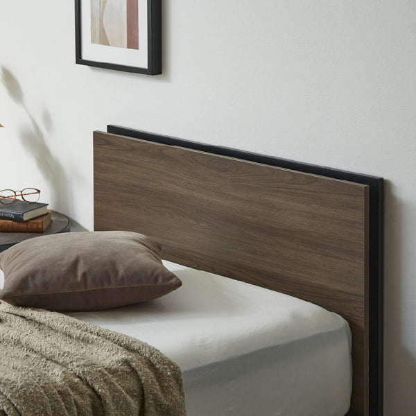 背面ブラックとのツートンカラーがアクセントとなっています。 #アンバーブラウン #セミダブル