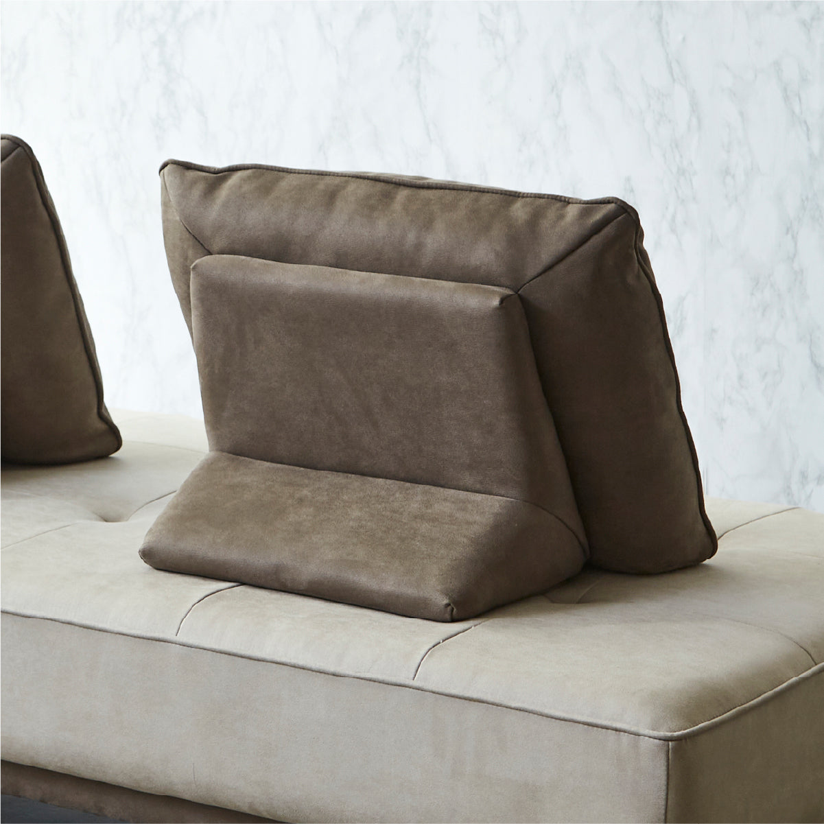 アベンタ 背クッション ｜ 関家具公式通販サイト