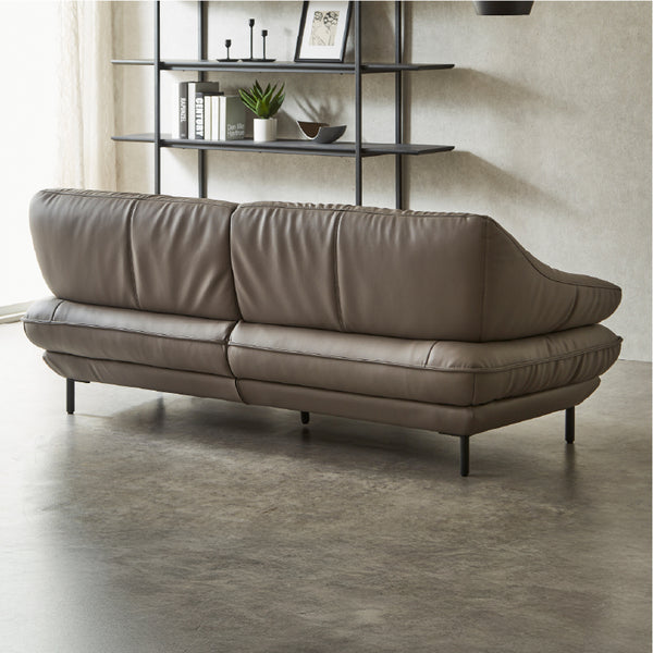 背面や側面のラインまできれいに仕上げているため、お部屋の中央にレイアウトすることも可能です。 #SILT24 スレートグレー（シルキーレザーテックス）