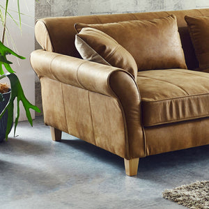 丸みを帯びた肘と背もたれが特徴的で、どの方向から見ても美しく部屋の中央に置くのも最適です。 #LT01 キャメル（レザーテックス アニリン）