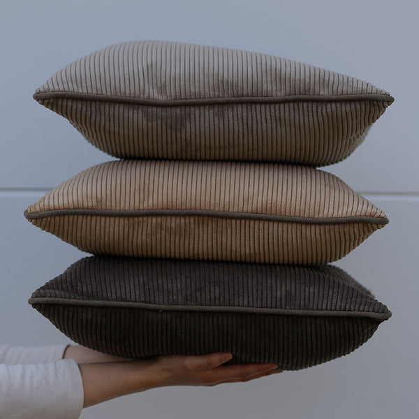 付属のハンドクッションはコーデュロイ生地を使用。 #SLTオーカーBR