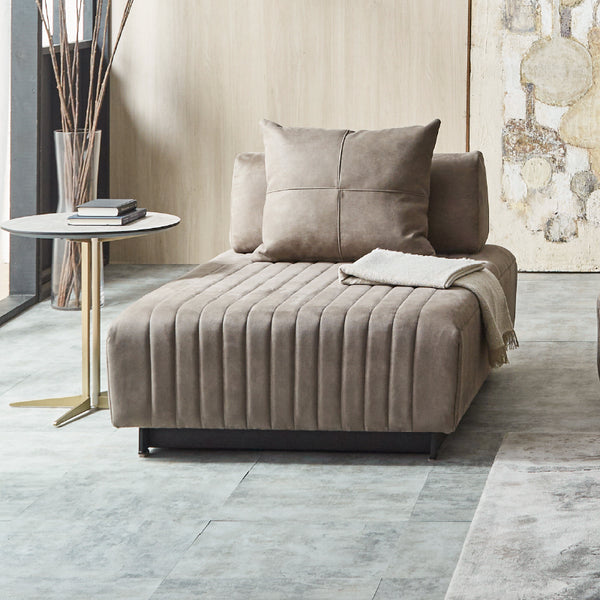 洗練されたモダンデザインのアイランドソファ。ストライプ状のステッチが、お部屋にアクセントを添えます。 #PLT112 ヨーロピアングレー（プライムレザーテックス） #プライム レザーテックス