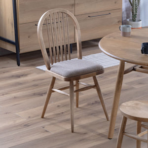 無垢材をふんだんに使用したチェア。座面が布タイプ、アッシュ材、バーチ材の３タイプから選べます。 #板座 バーチ材