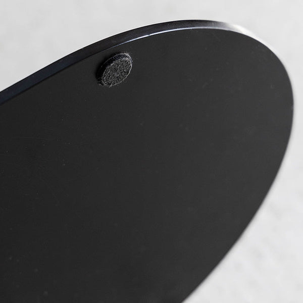 床との接触面には保護パーツがついています。 #ブラック