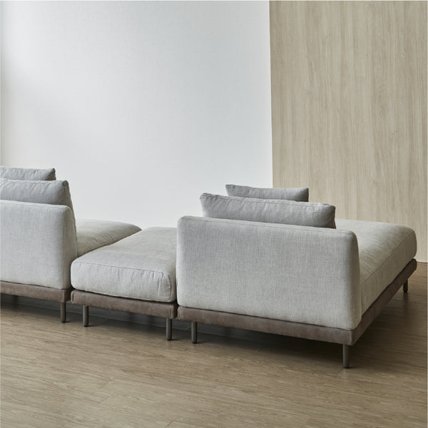 背面まで美しくきれいに仕上げているため、壁際だけでなく、お部屋の中央にレイアウトすることも可能。 #A49シャイングレー/PLT112ヨーロピアングレー