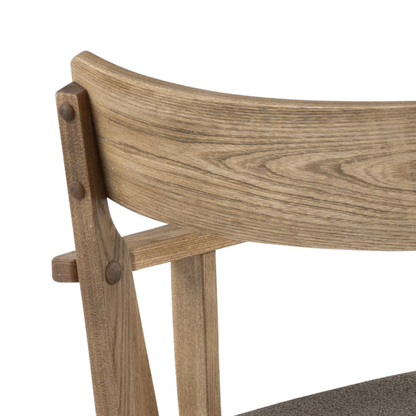 細部にまでこだわって設計されており、金具が見える部分はカバーされているのもポイントです。 #サンドベージュ