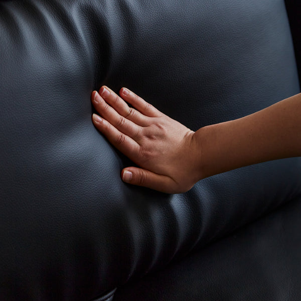 張地は当社オリジナルのレザーテックスシリーズ生地を採用。心地のよい肌触りと上品な質感が特徴です。 #LT01 キャメル（レザーテックス アニリン）