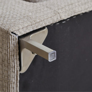 すっきりとしたシルバーの脚が、スタイリッシュでモダンな雰囲気を演出します。 #A41 カスタード（ファブリックAランク）