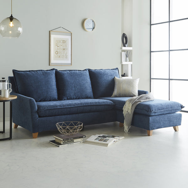 カジュアルなデザインのクッションとスタイリッシュなフレームを組み合わせたソファ「サボン」。 #A41 カスタード（ファブリックAランク）