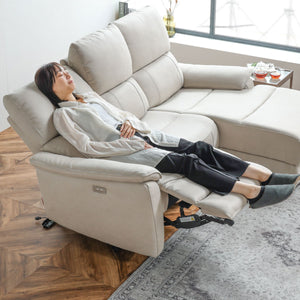 リクライニング機能を作動する際には、高い静音性と滑らかなモーションでくつろぎの時間を妨げません。 #LT01 キャメル（レザーテックス アニリン） #左カウチ