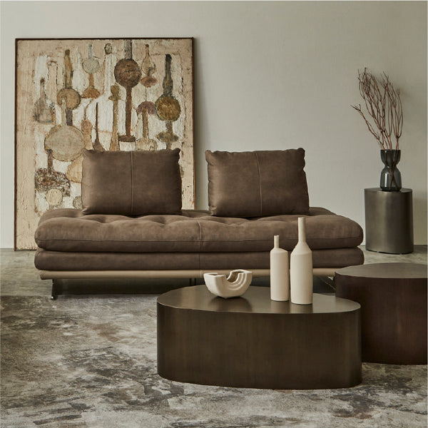 イタリアンモダンな要素を取り入れた上品なデザイン。落ち着きのある色味が上質な雰囲気を演出。 #ヨーロピアングレー