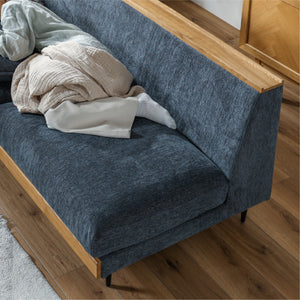 肘がないので、座面を広く使えるデザインです。 背面のクッションを外すとさらに広々。 #アイボリー