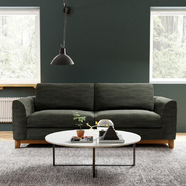 フルカバーリング仕様のファブリックソファ。※写真は3人掛ソファ #A45 オリエンタルブルー（ファブリックAランク）