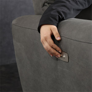 リクライニングは肘の外側にあるボタンで簡単に操作できます。 #LT01 キャメル（レザーテックス アニリン）