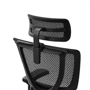 ヘッドレストは姿勢や体格に合わせて、高さと角度を調整できます #ブラックフレーム×ブラック