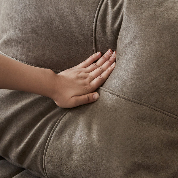 張地にはレザーテックス生地を使用。夏は通気性が良く、冬はひんやりしにくいので年中快適に過ごせます。 #PLT108 バターブラウン（プライムレザーテックス）