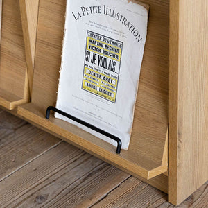 ハンドルがあることで開閉しやすく、雑誌や本を飾る際にはストッパーになります。 #Default Title