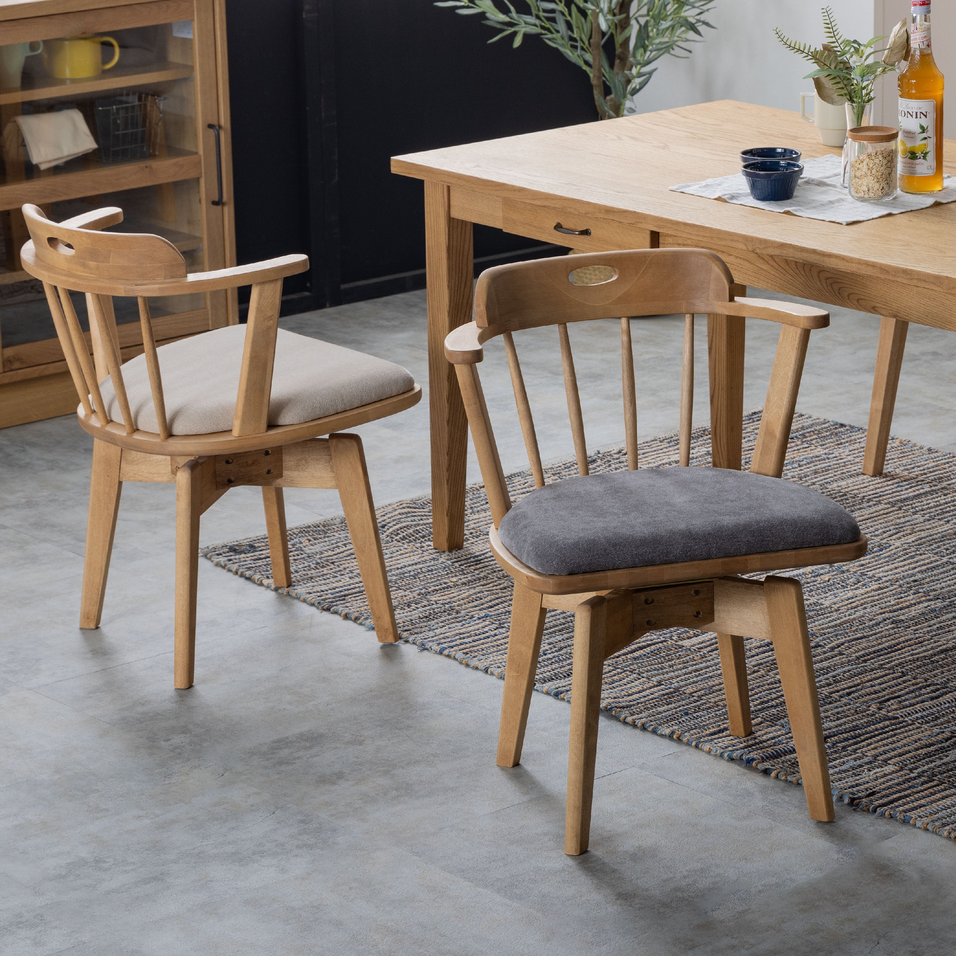 【大阪市北区引き取り限定】関家具　ダイニング用回転チェア 大阪市北区引き取り限定】関家具 ダイニング用回転チェア 大阪市北区