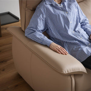 肘置きは低めで幅広の設計のため、寝転んだ際は枕としても最適です。 #FLT04コーラルベージュ