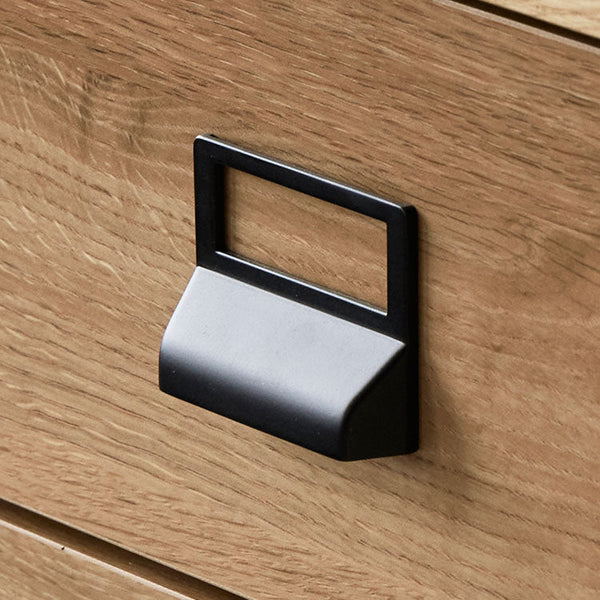 艶消しブラック色のスチールパーツが、シンプルなデザインのアクセントに。 #ナチュラル