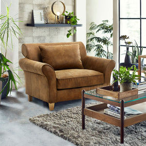 ゆったりとくつろげるように座面の奥行きと幅を広くとっています。 #LT01 キャメル（レザーテックス アニリン）