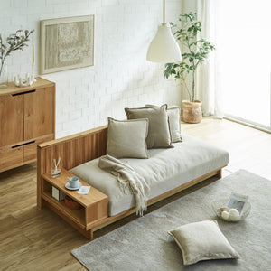 座面を広くとり、デイベッドのように使用可能。座面高は33cmと低めに設定し、安定感のある座り心地を実現。 #Default Title